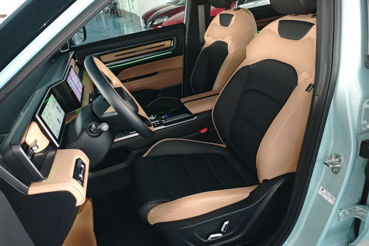 吉利汽车 吉利icon 2023款 1.5TD 巧克力醇巧版中控内饰19