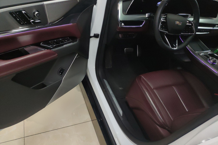 凯迪拉克XT5 2025款 2.0T 铂金型中控内饰7003