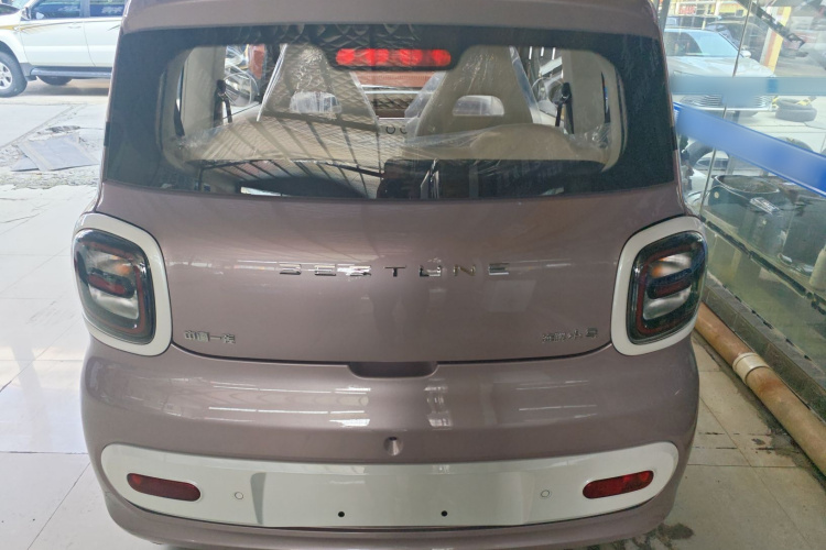 奔腾小马 2026款 222km 闪耀马车身外观6