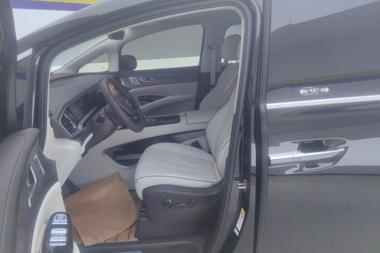 腾势D9 2024款 DM-i 1050 尊享型中控内饰19