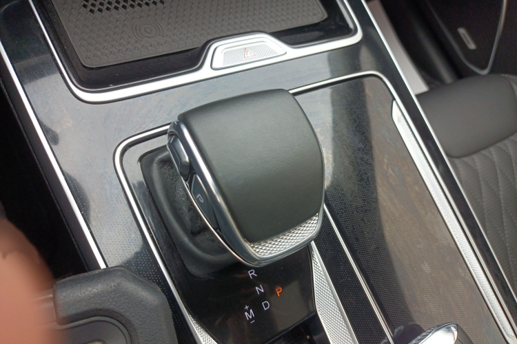 红旗HS5 2023款 2.0T 四驱旗享Pro版局部细节18