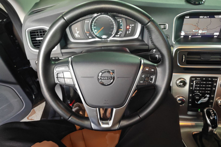 沃尔沃S60 2019款 S60L T5 智远版中控内饰13