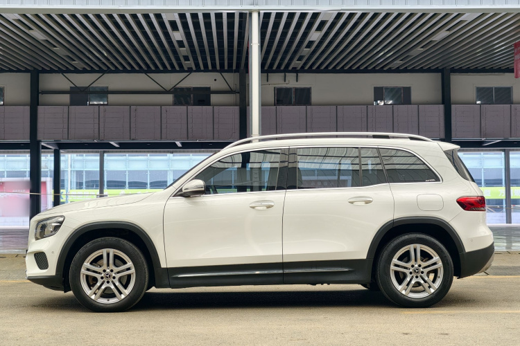 奔驰GLB 2022款 GLB 220 动感型车身外观6005