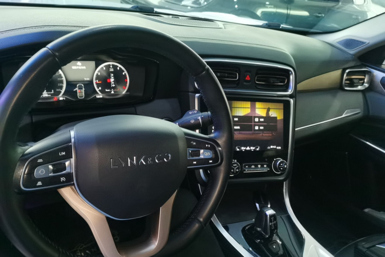 领克01 2017款 2.0T 两驱型Pro版中控内饰7002