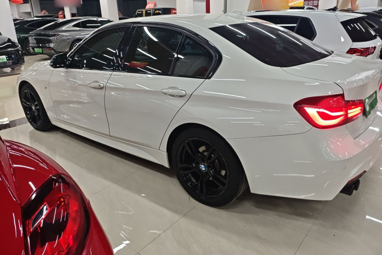 宝马3系 2019款 320i M运动曜夜版车身外观4