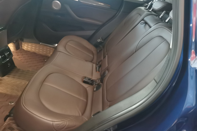 宝马X1 2018款 xDrive20Li 尊享型中控内饰7004