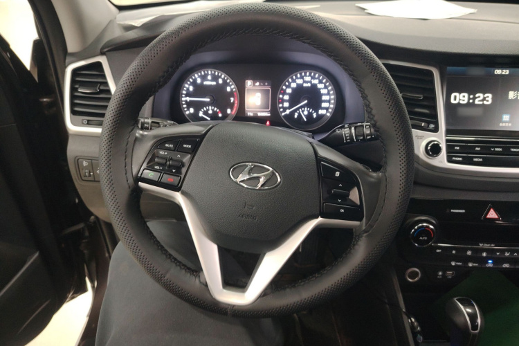 现代 途胜 2015款 1.6T 双离合两驱智能型中控内饰13