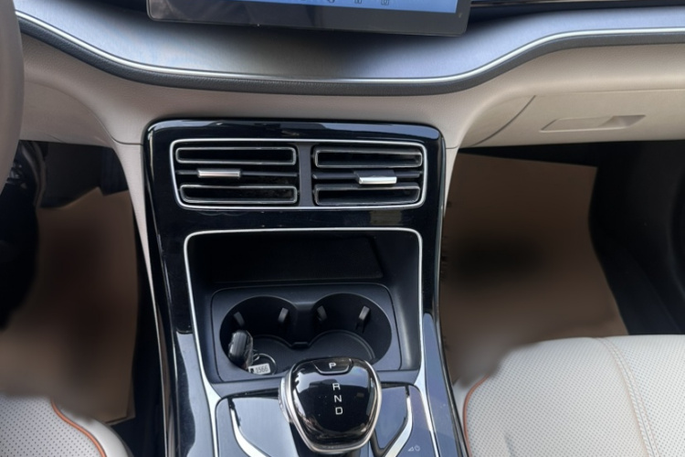 比亚迪 秦PLUS 2024款 荣耀版 EV 510KM领先型中控内饰7003