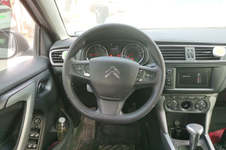 雪铁龙C3-XR 2018款 1.6L 自动先锋型中控内饰13