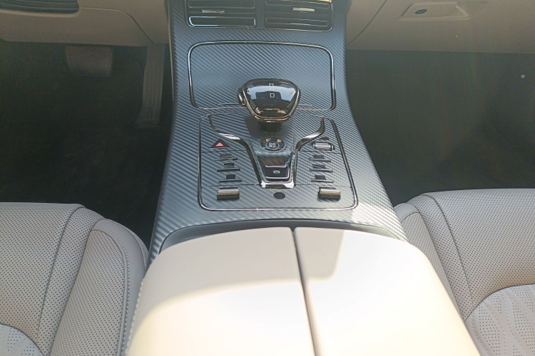 比亚迪 汉 2025款 DM-i 125KM精英型局部细节18