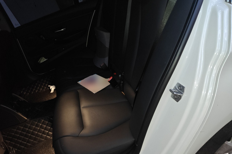 宝马3系 2017款 318Li 时尚型中控内饰21