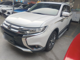 三菱 欧蓝德 2016款 2.4L 四驱豪华版 7座