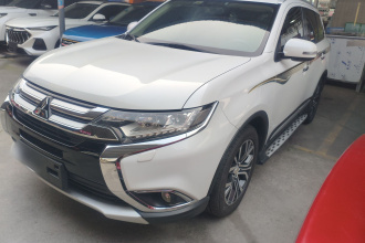 三菱 欧蓝德 2016款 2.4L 四驱豪华版 7座