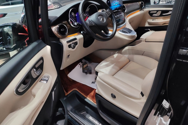 奔驰V级 2022款 V 260 尊贵版中控内饰7003