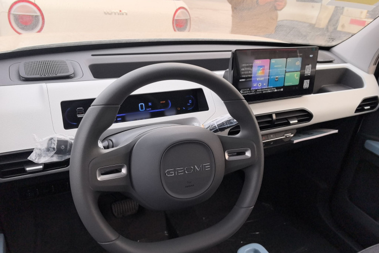 吉利银河 2024款 熊猫mini 200km 耐力熊中控内饰7003