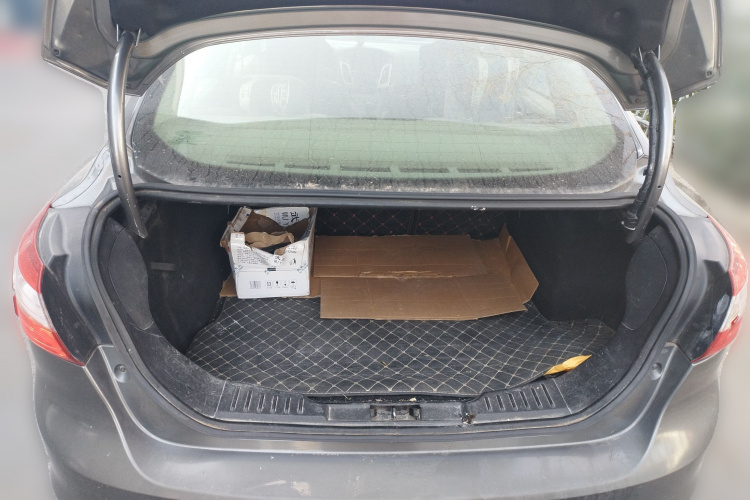 福特 福克斯 2012款 三厢 1.6L 手动舒适型中控内饰23