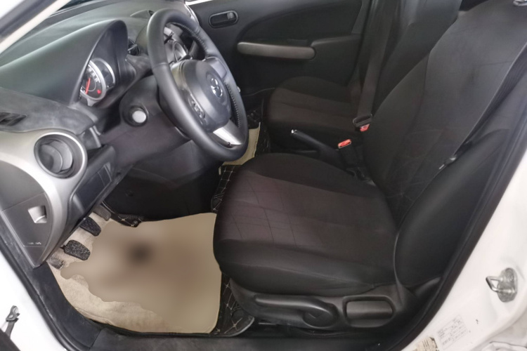 马自达2 2012款 三厢炫动 1.5L 手动时尚版中控内饰19