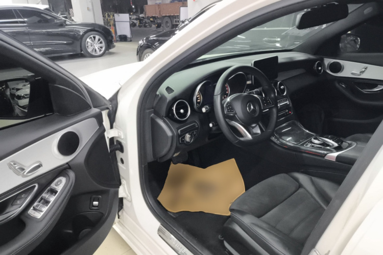 奔驰C级 2018款 C 200 运动版中控内饰20