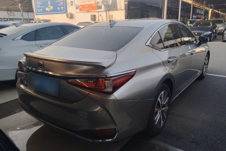 雷克萨斯ES 2018款 300h 卓越版 国V车身外观7