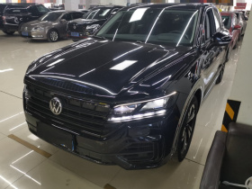 大众 途锐 2022款 3.0TSI 锐享版 曜黑运动套装