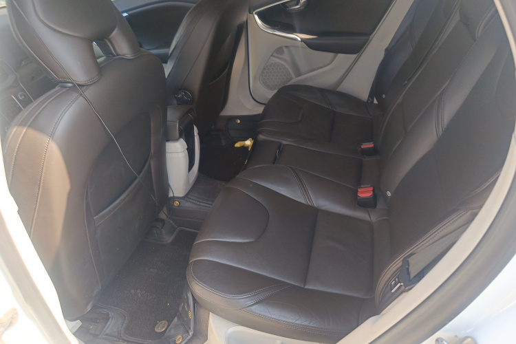 沃尔沃V40 2014款 2.0T 智雅版中控内饰21