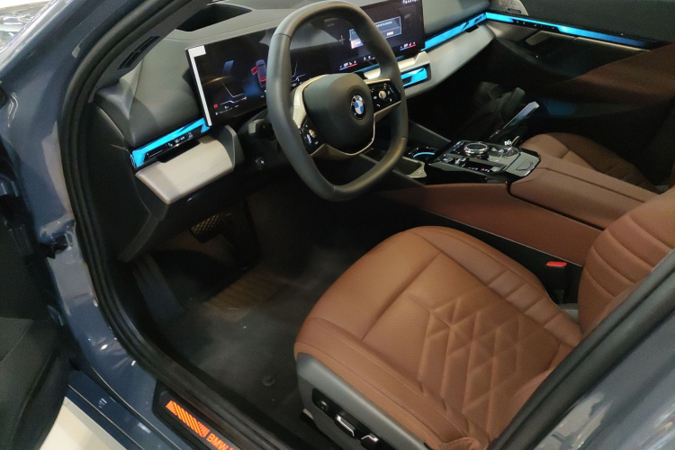 宝马5系 2024款 530Li 尊享型 豪华套装中控内饰19