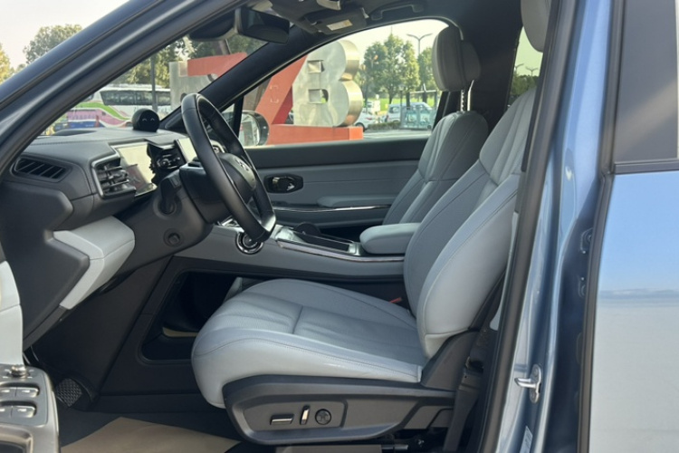 蔚来ES8 2020款 415KM 签名版 六座版中控内饰7001