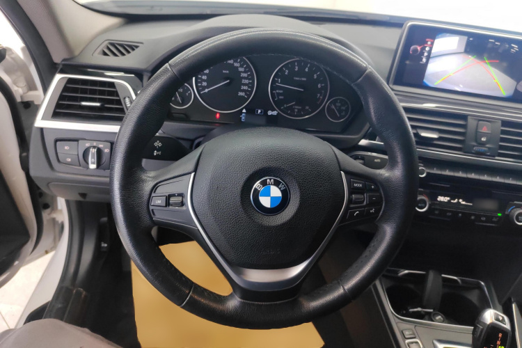 宝马3系 2017款 320Li 时尚型中控内饰13