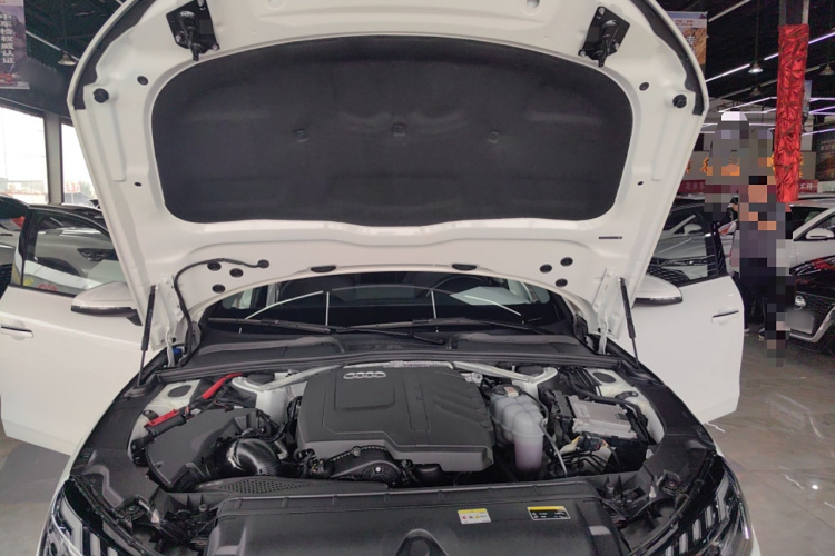 奥迪A4L 2024款 40 TFSI 时尚动感型机舱底盘24