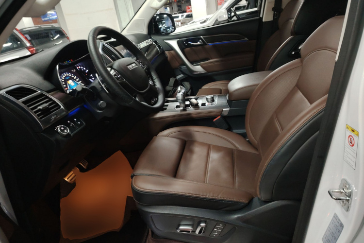 哈弗H9 2017款 2.0T 柴油四驱尊享型 5座中控内饰19