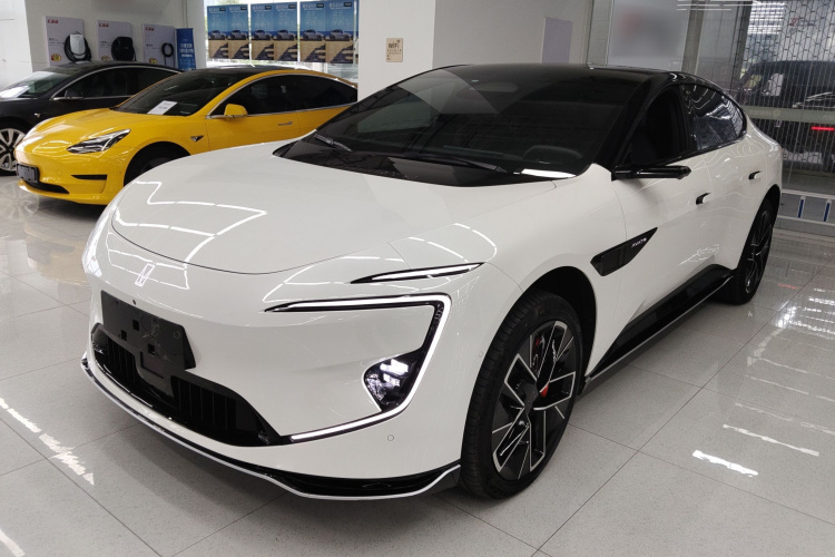 阿维塔12 2024款 650 三激光四驱GT版车身外观1