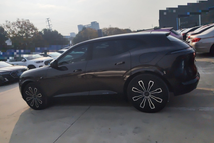 阿维塔07 2024款 Max增程版车身外观4