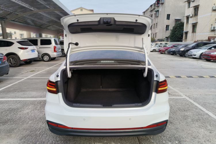 大众 朗逸 2023款 改款 1.5L 自动得逸版机舱底盘23