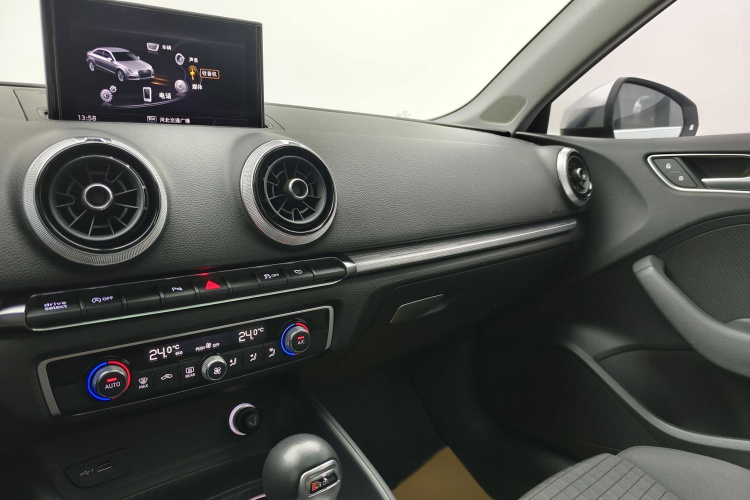 奥迪A3 2017款 Limousine 40 TFSI 运动型局部细节16