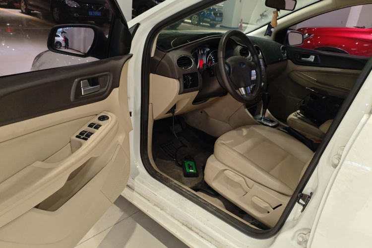 福特 福克斯 2013款 两厢经典 1.8L 自动时尚型中控内饰7003