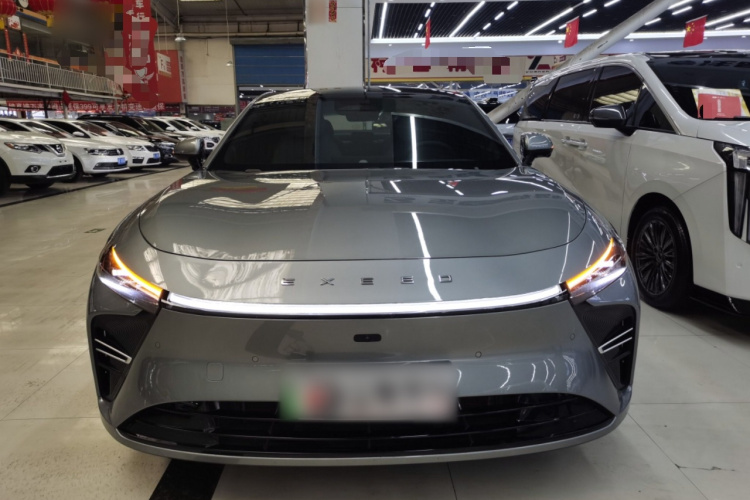 星途 星纪元 ES 2025款 增程 Pro 高速辅助驾驶车身外观2