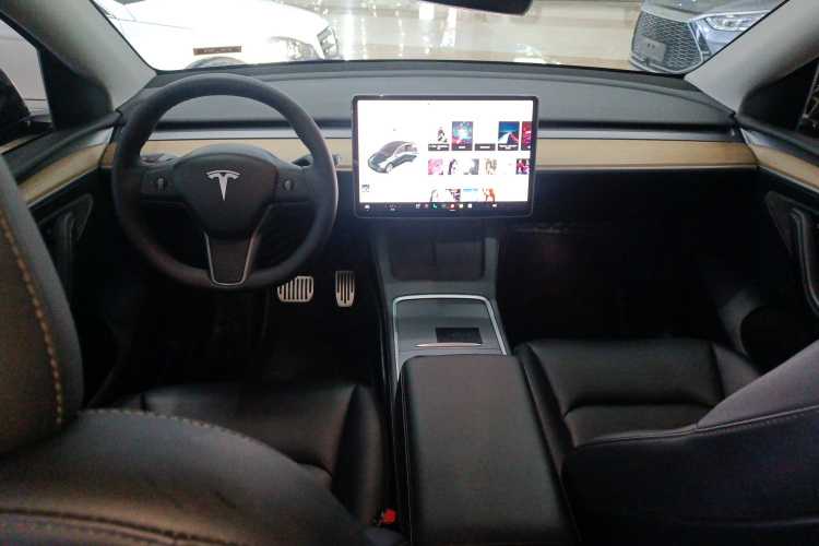 特斯拉 Model Y 2021款 标准续航后驱版中控内饰12