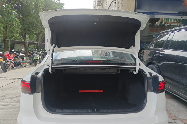 吉利汽车 帝豪 2023款 第4代冠军版 1.5L CVT尊贵型局部细节23