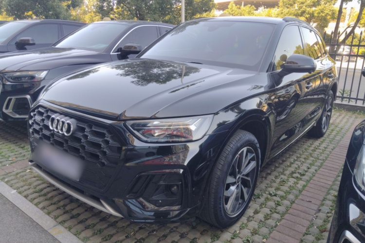 奥迪Q5L 2025款 40 TFSI 豪华动感型车身外观1