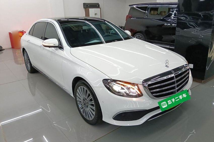 奔驰E级 2020款 E 300 L 豪华型车身外观3
