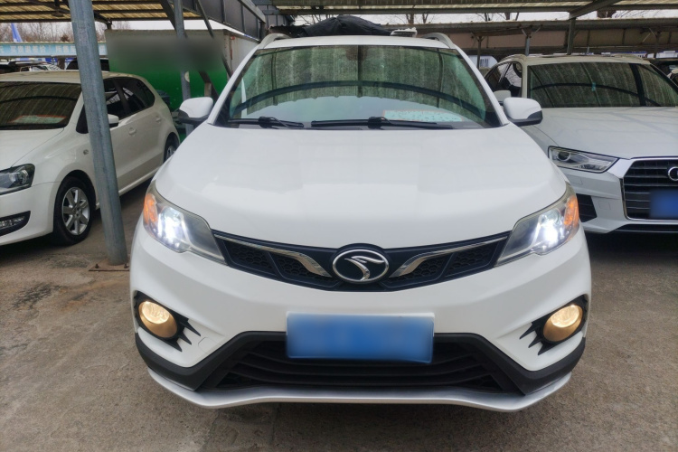 东南DX3 2016款 1.5L 手动豪华型车身外观2