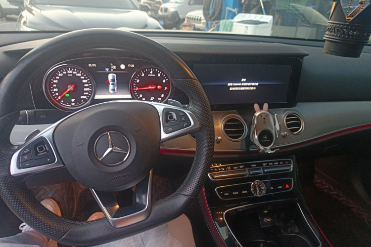 奔驰E级 2017款 E 200 运动型 4MATIC中控内饰12