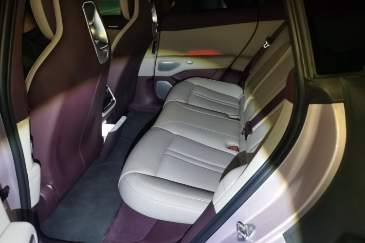 小米汽车 小米YU7 2025款 超长续航高性能四驱Max版中控内饰21