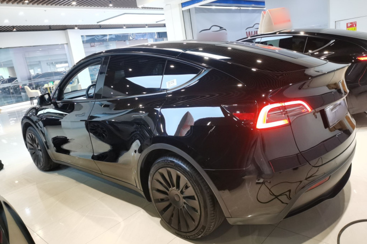 特斯拉 Model Y 2022款 后轮驱动版车身外观4