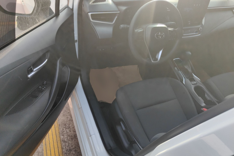 丰田 雷凌 2024款 智能电混双擎 1.8L 领先版中控内饰20