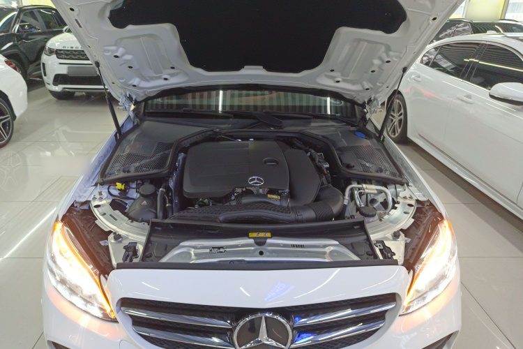 奔驰C级 2020款 C 260 运动版机舱底盘24