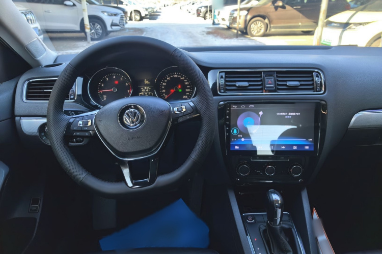 大众 速腾 2015款 1.6L 自动舒适型中控内饰7004