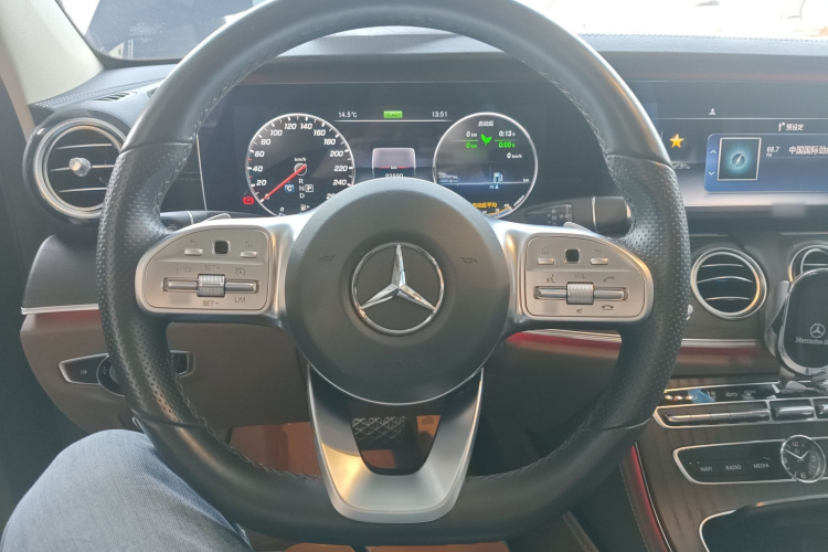 奔驰E级 2020款 改款 E 260 L 运动型中控内饰13