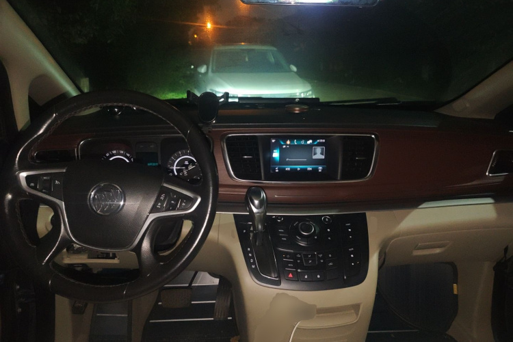别克GL8 2017款 25S 豪华型 国V中控内饰12