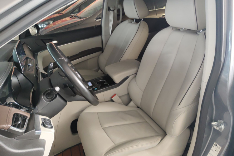 别克GL8 2021款 陆上公务舱 652T 豪华型中控内饰19